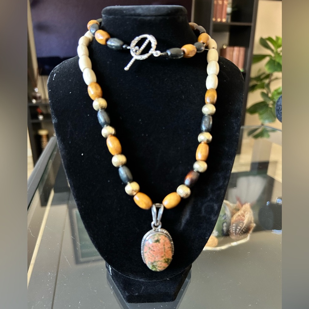 Elegant Beaded Necklace with Pendant